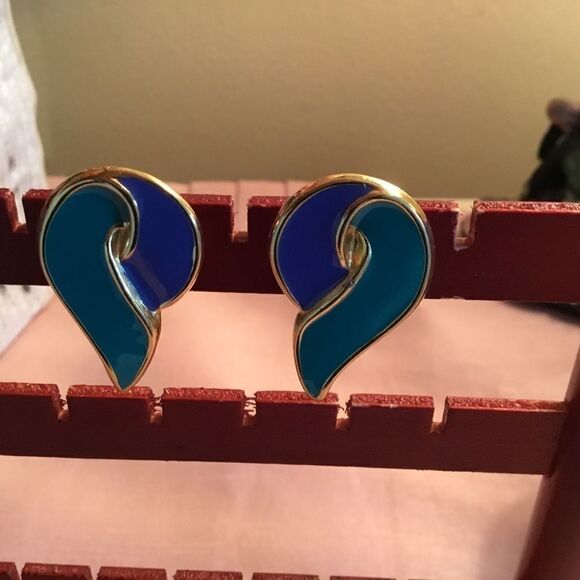 Goldtone 2 Shades of Blue Swirl Earrings - Picture 1 of 6